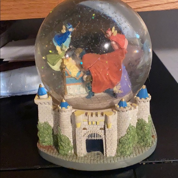 Snow globe - Picture 2 of 2